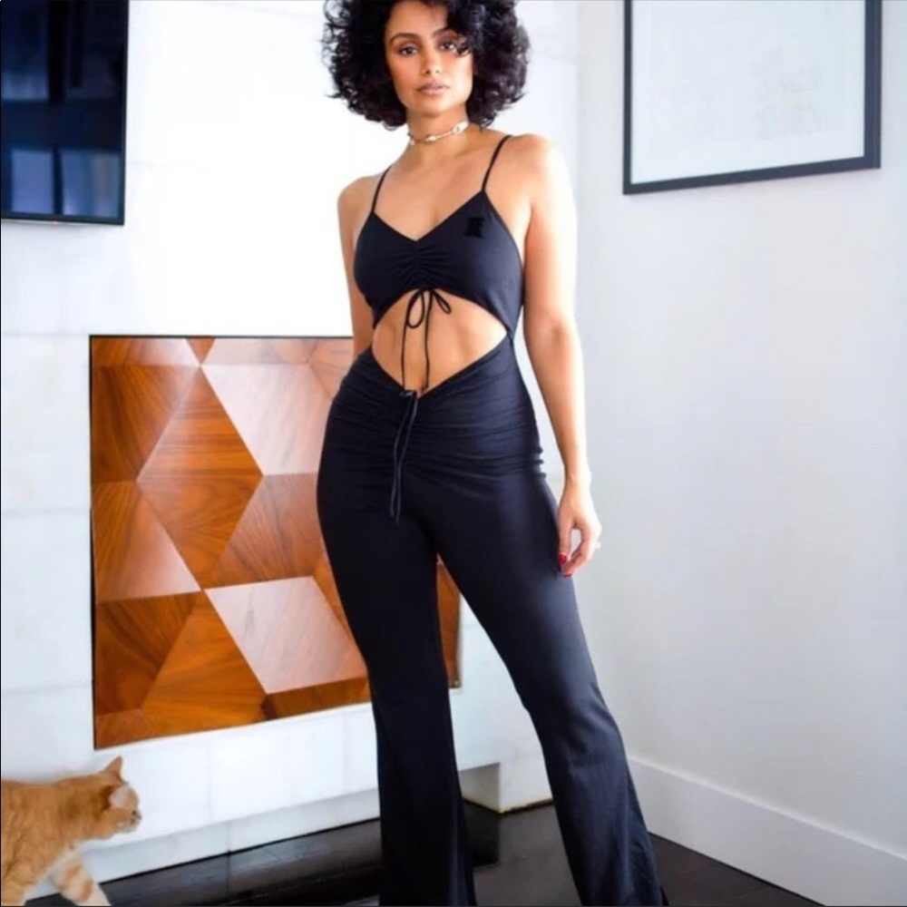 COPY - Fenty blk jumpsuit;open ‘X’ back, large front keyhole, drawstring gathers